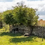 Luxury With Stunning Views And Hot Tub Holiday home Ebberston