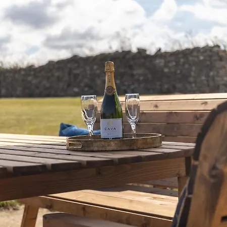 Hébergement de vacances Luxury With Stunning Views And Hot Tub *