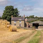 Luxury With Stunning Views And Hot Tub Ebberston