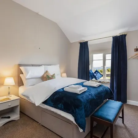 Luxury With Stunning Views And Hot Tub Holiday home