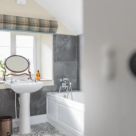 Luxury With Stunning Views And Hot Tub *