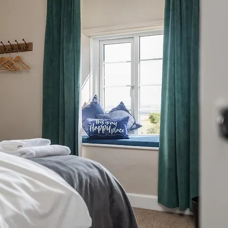 Luxury With Stunning Views And Hot Tub Holiday home