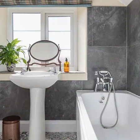 Luxury With Stunning Views And Hot Tub * Ebberston